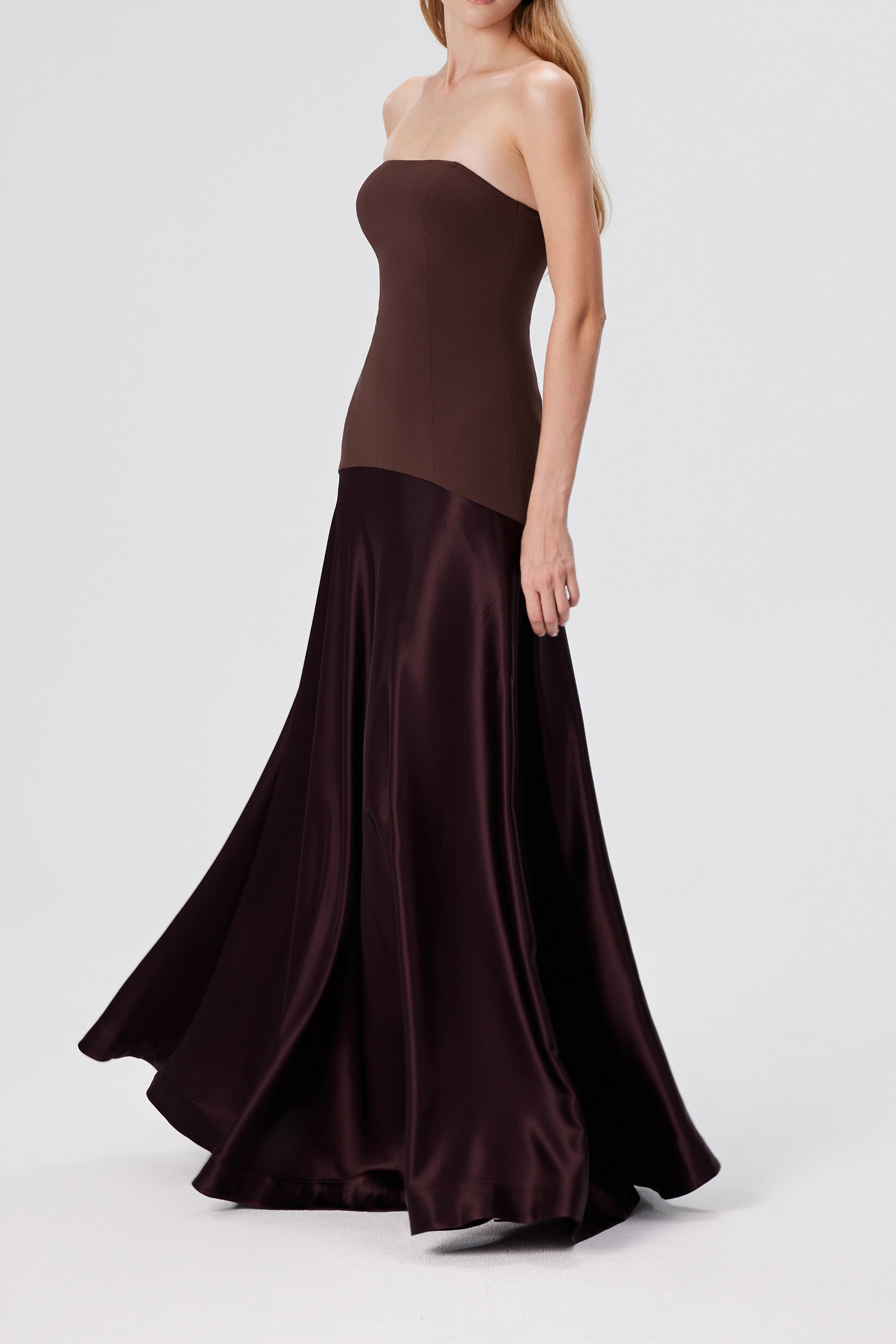 LUNARIA – Contour Elegance Dress