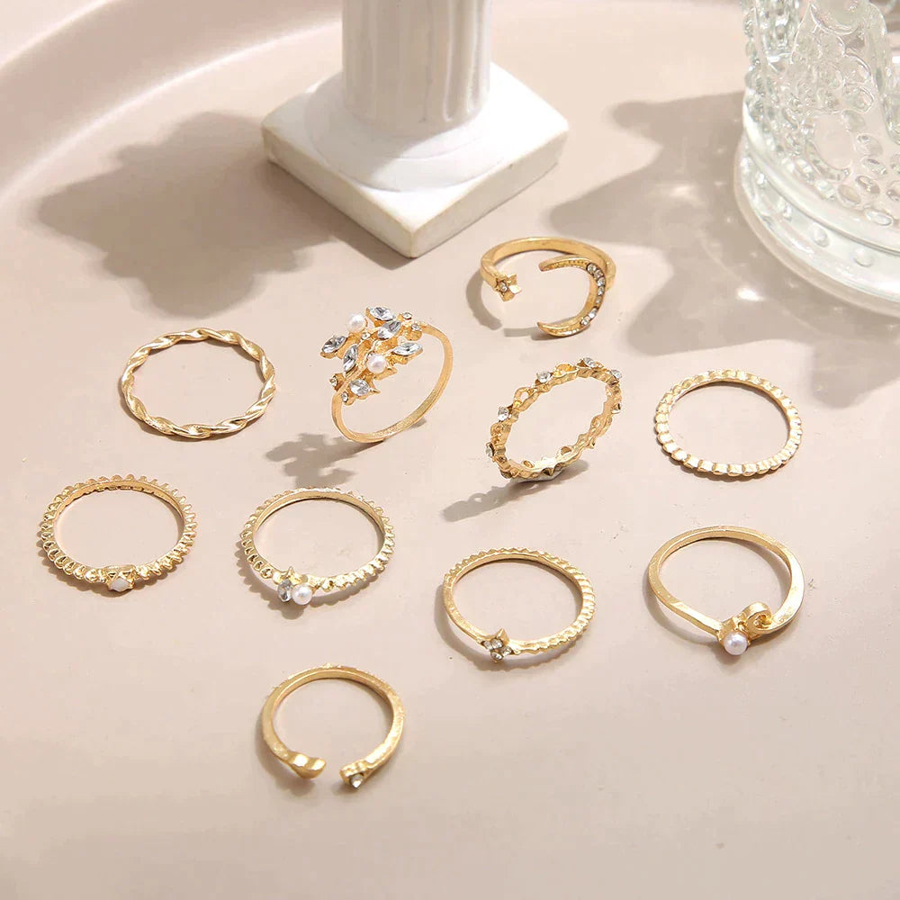 Ensemble von 10 Ringen im Boho-Stil, vergoldet und versilbert