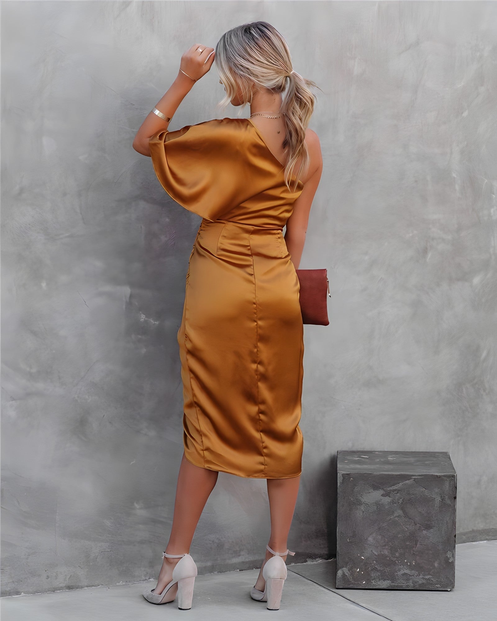 BENTHE | ELEGANTES SEIDENKLEID