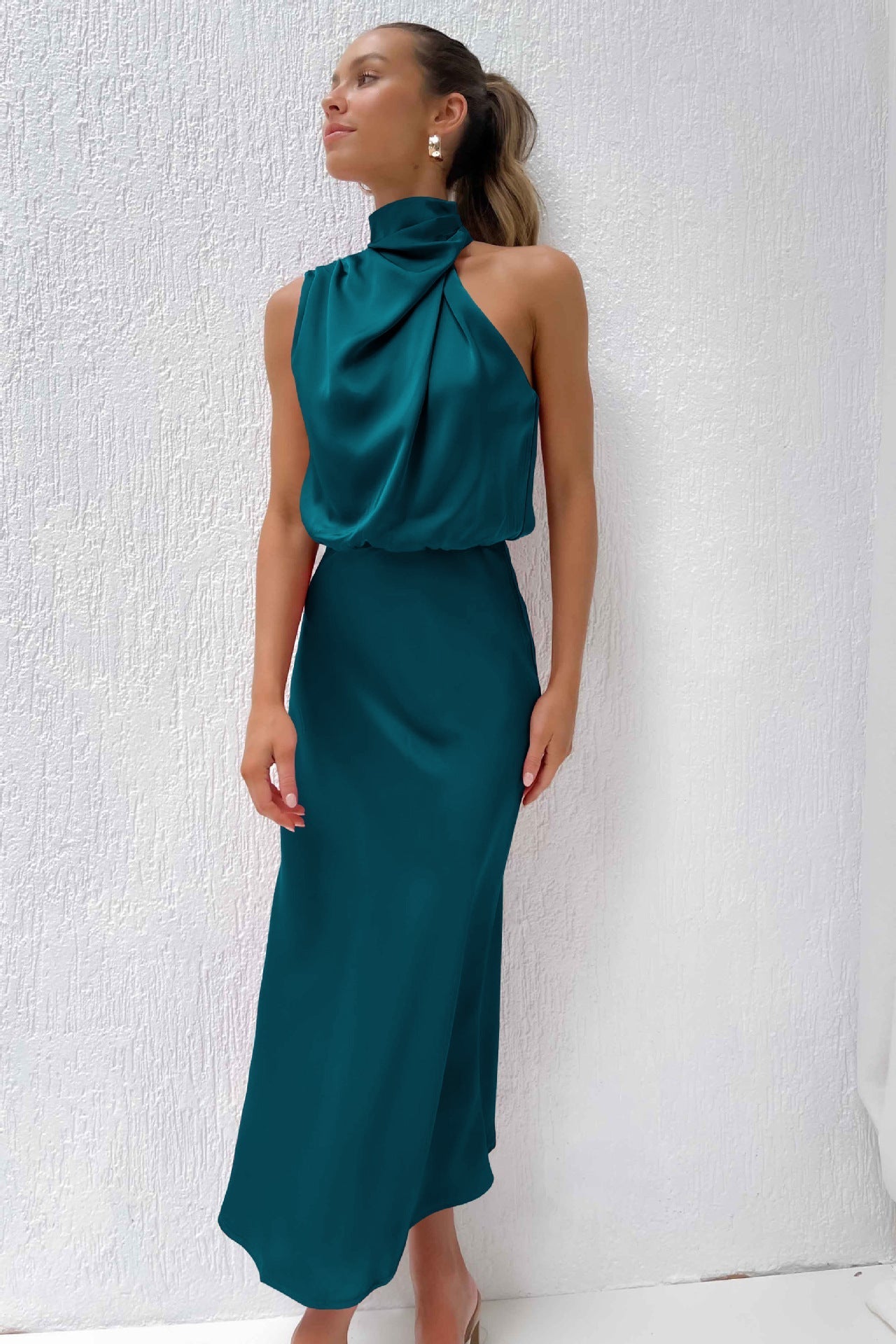 Carlina | Langes Satin-Kleid mit Halsband