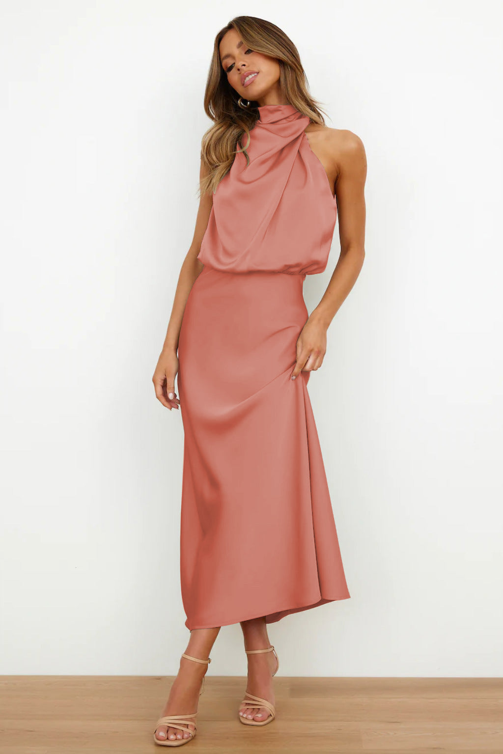 Carlina | Langes Satin-Kleid mit Halsband