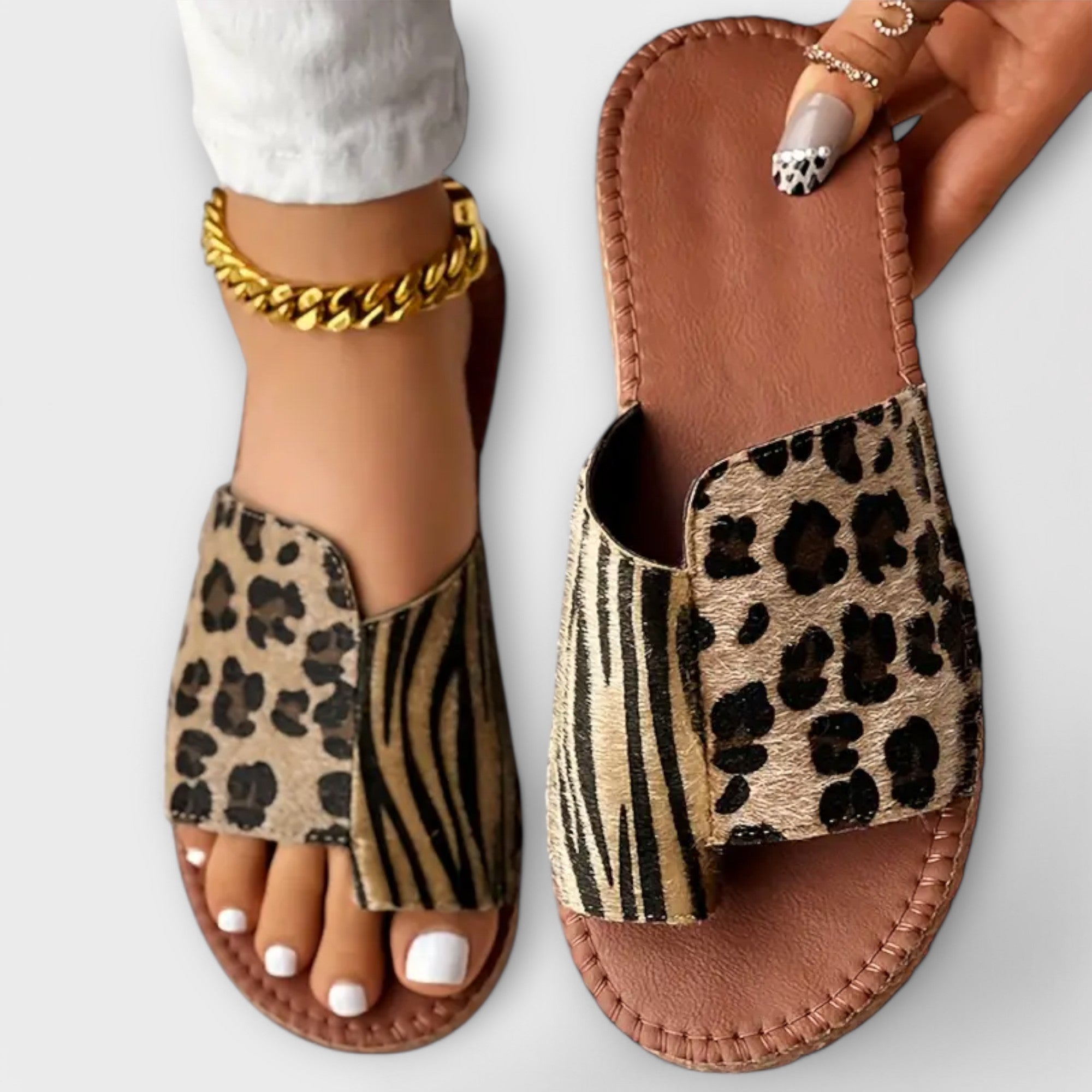 Eleganti pantofole bicolore con motivo leopardato