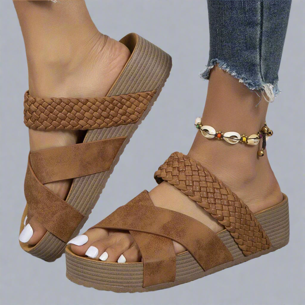 Ariana | Sandali con plateau intrecciati e comfort ortopedico