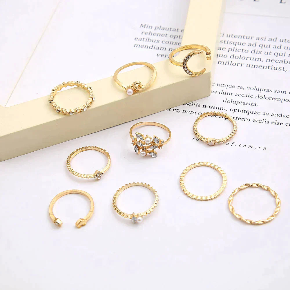 Ensemble von 10 Ringen im Boho-Stil, vergoldet und versilbert