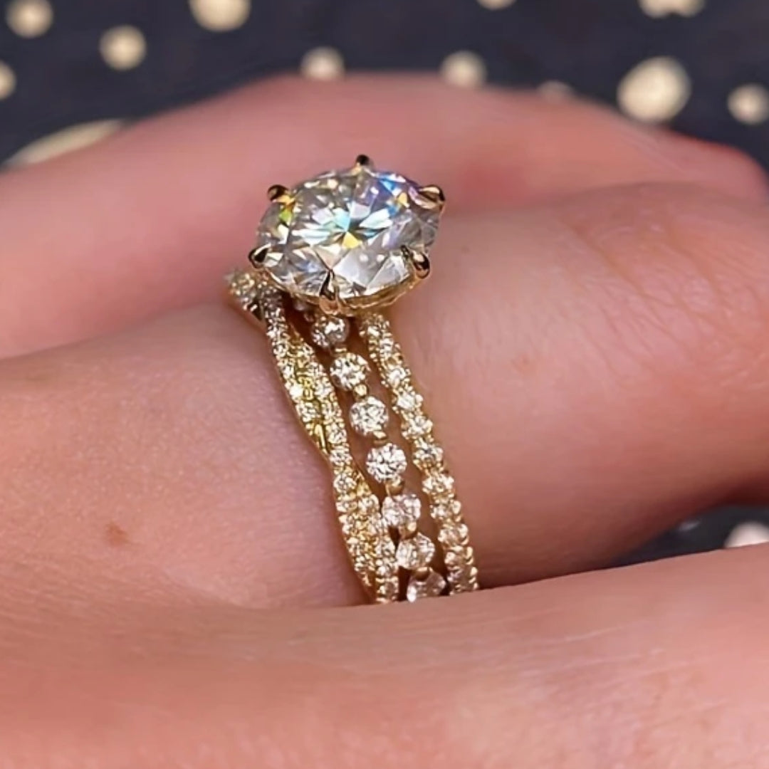 Eleganter mehrlagiger Goldring mit Zirkonia