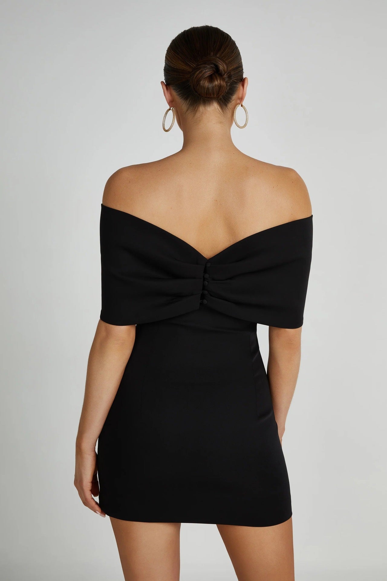 Abito Amore Fiocco – Eleganza a spalle scoperte