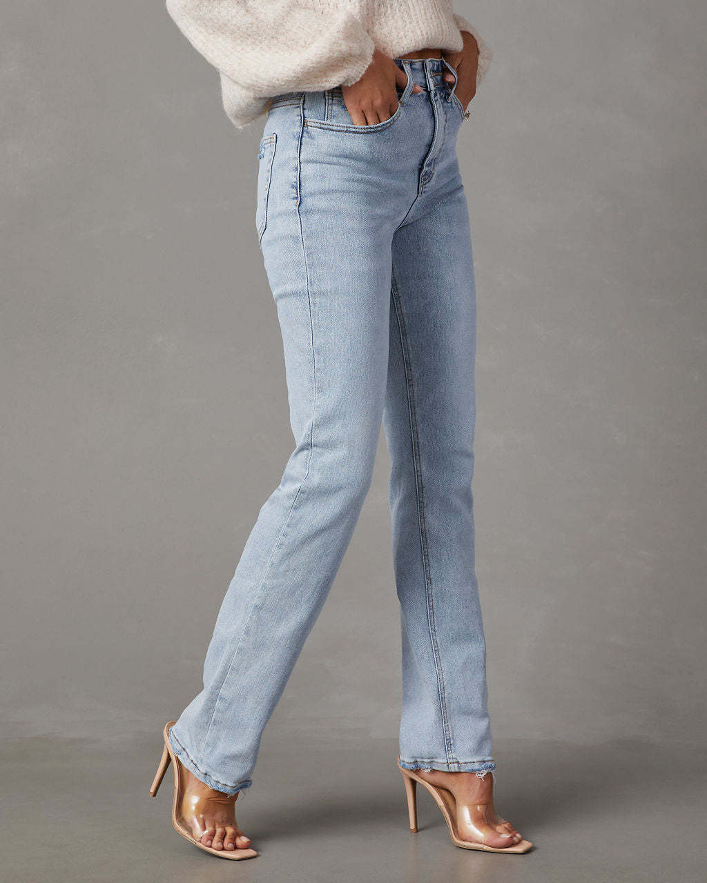 VITTORIA – LIGHTWASH STRAIGHT-LEG JEANS