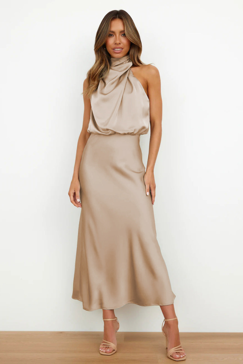 Carlina | Langes Satin-Kleid mit Halsband