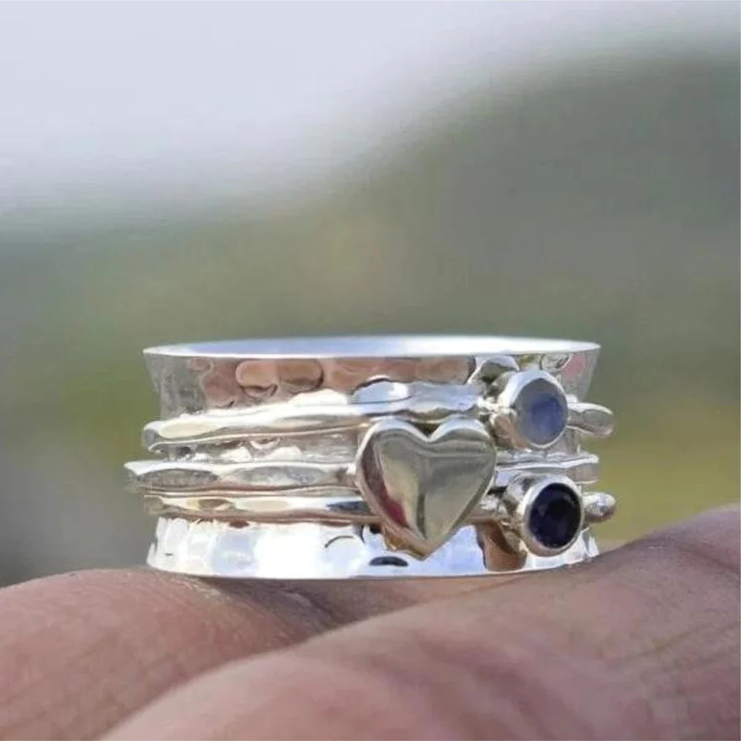 Elegant hjerteformet roterende ring i sterling sølv
