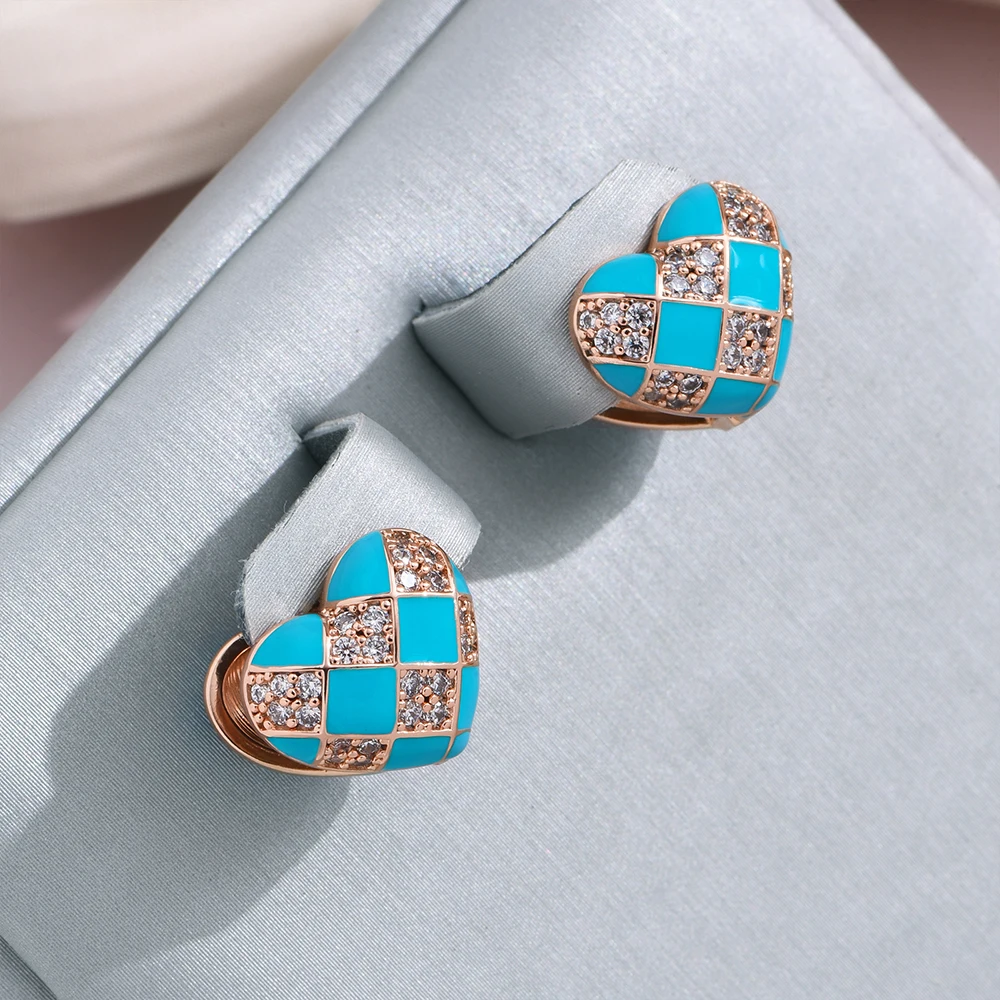 Elegante Herzohrringe mit emaillierten Akzenten