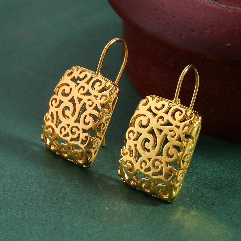 Quadratische goldene Ohrringe