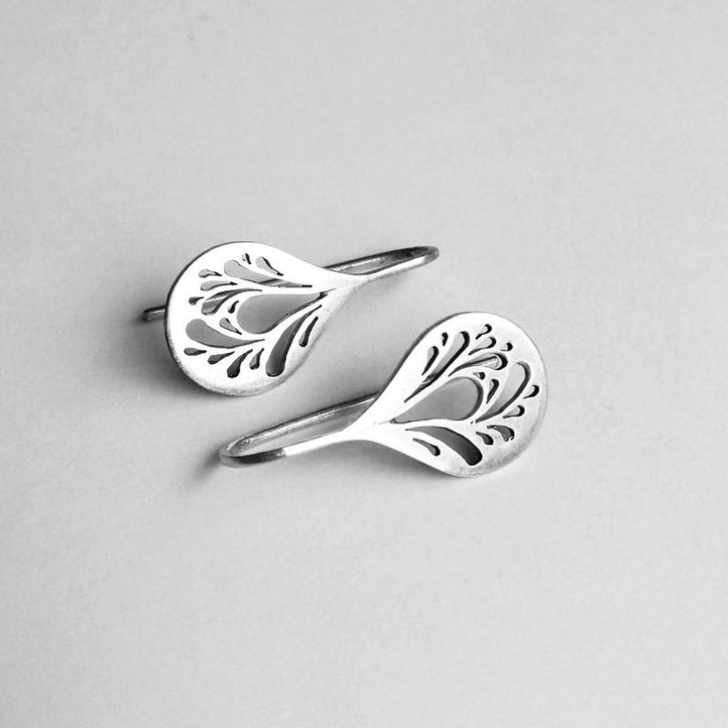 Ohrringe aus Silber „Hollow Drop“