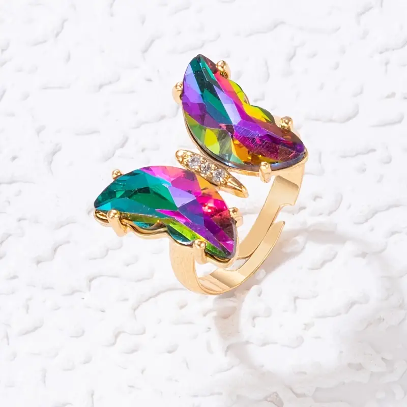 Ring mit buntem Schmetterling